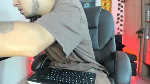 Snapshot of mikee_scooth chatting on 12-27-24, 09:43 mikee_scooth online show from 12-27-24, 09:43