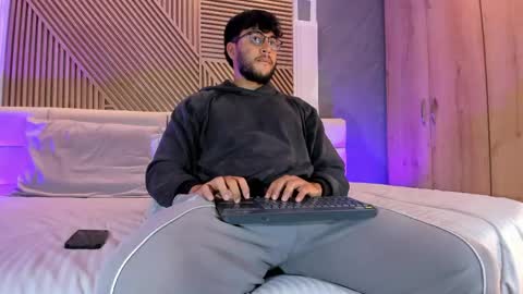 Mikeee online show from 04-19-26, 11:09