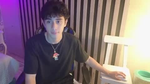 Snapshot of mikevoss_ chatting on 06-18-26, 07:07 Mike online show from 06-18-26, 07:07