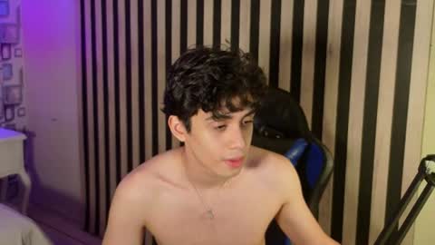 Snapshot of mikevoss_ chatting on 06-19-26, 07:17 Mike online show from 06-19-26, 07:17