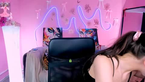 Snapshot of miki_nikki chatting on 05-29-26, 05:49 Miki online show from 05-29-26, 05:49