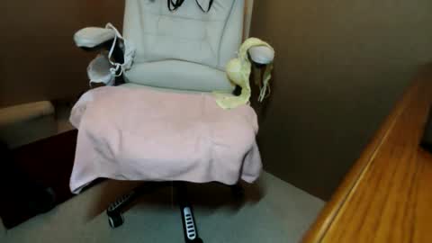 Snapshot of mikky36b chatting on 02-17-25, 08:52 Michael online show from 02-17-25, 08:52