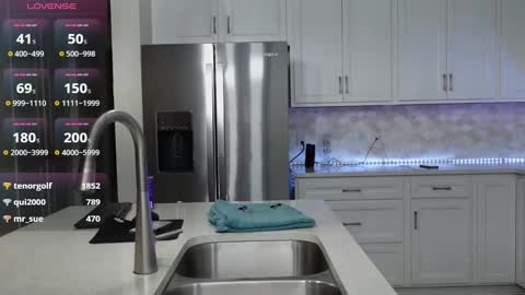 Snapshot of mikmagik chatting on 01-06-25, 03:20 Mikaylah online show from 01-06-25, 03:20