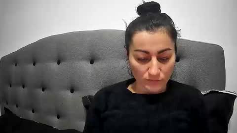 Mikyloveu online show from 12-22-25, 04:37