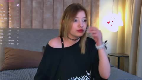 Snapshot of mila_blum chatting on 04-17-26, 07:50 mila_blum online show from 04-17-26, 07:50