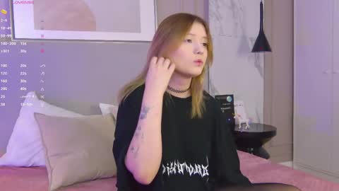 Snapshot of mila_blum chatting on 05-15-26, 05:09 mila_blum online show from 05-15-26, 05:09