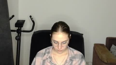 mila_keyy online show from 06-04-26, 09:21