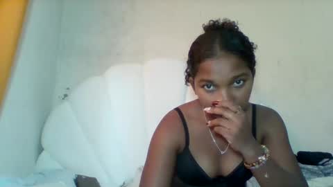 mila_lunah online show from 05-17-26, 06:11