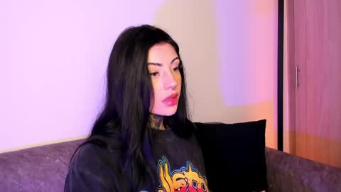 Snapshot of mila_monty__ chatting on 05-27-26, 02:41 online show from 05-27-26, 02:41