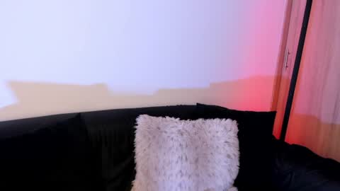 Snapshot of mila_monty__ chatting on 06-11-26, 02:00 online show from 06-11-26, 02:00