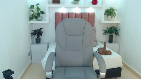 milaa_star online show from 02-06-26, 04:17