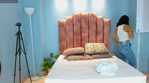 milaa_star online show from 04-24-26, 03:09