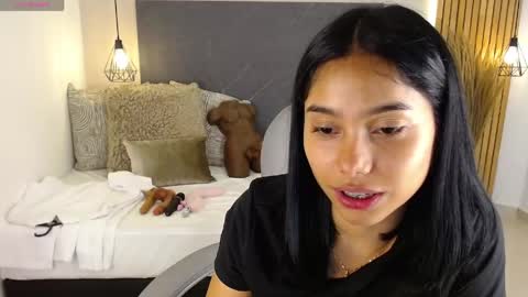 milaa_star online show from 05-06-26, 03:57
