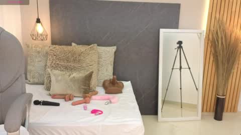 milaa_star online show from 06-05-26, 04:08
