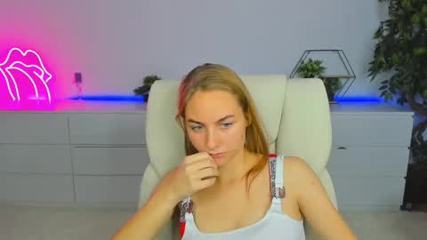 Milla online show from 09-30-25, 05:45