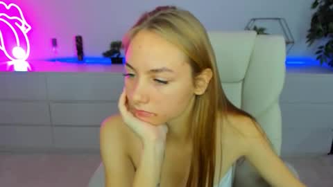 Milla online show from 10-06-25, 05:38