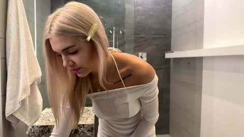 Mila and u can call me sweet bunny online show from 05-19-26, 09:48