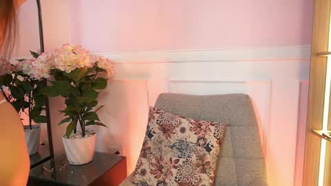 milacrave online show from 04-03-26, 11:41