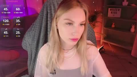 Snapshot of miladuales chatting on 05-28-26, 06:00 Mila online show from 05-28-26, 06:00
