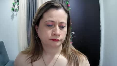 milagros_latin online show from 10-21-25, 05:46