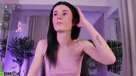 Snapshot of milahoneyy chatting on 06-17-26, 07:04 MH online show from 06-17-26, 07:04