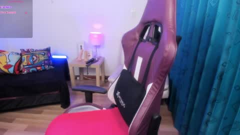 Snapshot of milakunisxx chatting on 05-14-26, 02:51 Lorena online show from 05-14-26, 02:51