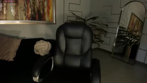 Snapshot of milalawrence_ chatting on 02-27-26, 11:43 Mila online show from 02-27-26, 11:43