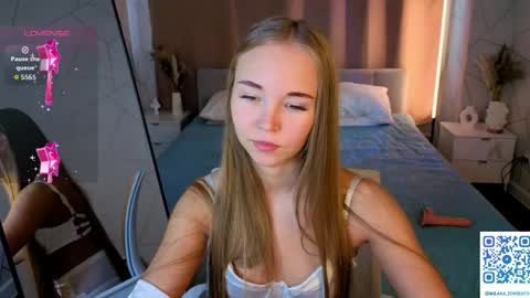 Milana online show from 05-15-26, 01:12