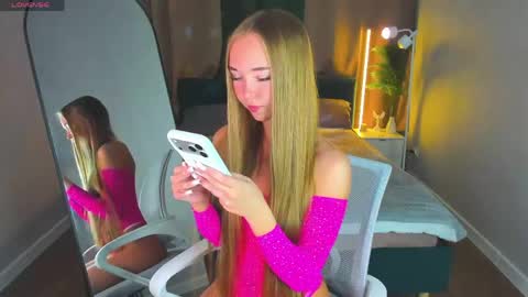 Milana online show from 05-30-26, 01:03