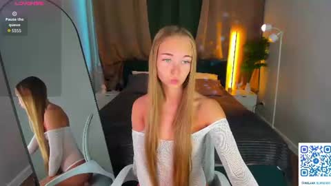 Snapshot of milana_sorrento chatting on 06-18-26, 01:06 Milana online show from 06-18-26, 01:06
