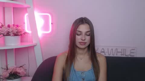 milanaangelas online show from 12-15-25, 05:44