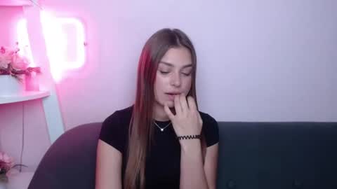 milanaangelas online show from 07-16-26, 04:51
