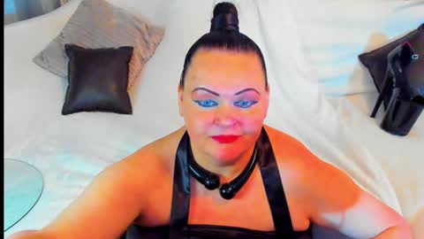 Snapshot of milanabiegert chatting on 12-18-24, 03:11 Lana online show from 12-18-24, 03:11