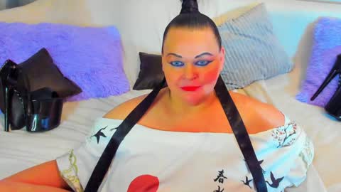 Snapshot of milanabiegert chatting on 01-12-25, 09:40 Lana online show from 01-12-25, 09:40