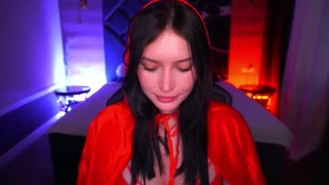 Milana online show from 10-31-25, 02:40