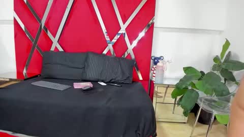 milanx2 online show from 10-23-25, 08:51