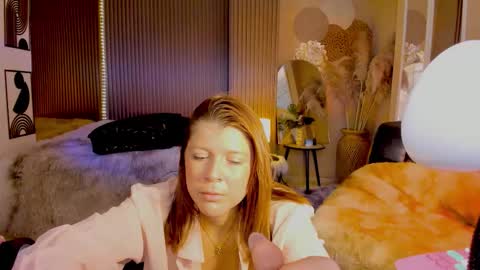 Snapshot of milaniminxx chatting on 03-20-26, 06:13 aya online show from 03-20-26, 06:13