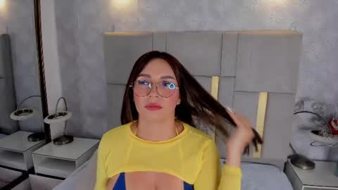 Snapshot of milasaenz1 chatting on 06-17-26, 02:29 Cami online show from 06-17-26, 02:29