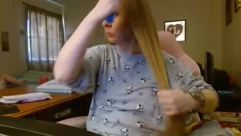 Mila online show from 03-26-26, 01:17