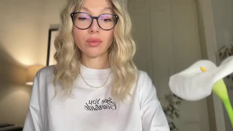 Mila online show from 04-17-26, 04:21