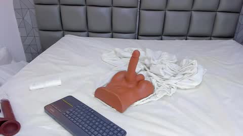 Milena  online show from 01-27-25, 09:44