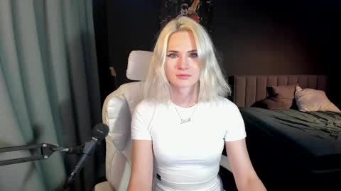 Milena online show from 02-24-25, 01:57