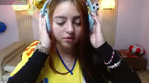 Snapshot of miley_clarck chatting on 07-07-26, 01:48 Miley online show from 07-07-26, 01:48