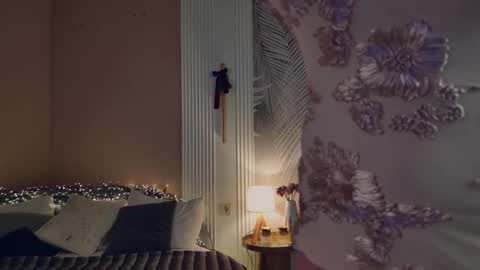 Miley online show from 12-15-25, 05:34