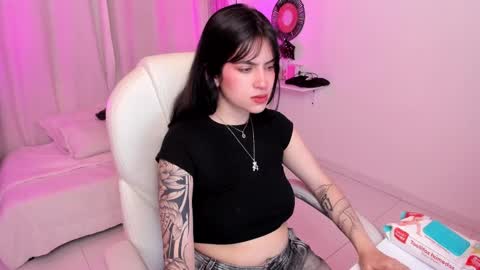 Snapshot of mileyberry chatting on 09-30-25, 04:17  IEY EY  online show from 09-30-25, 04:17