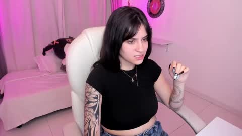 Snapshot of mileyberry chatting on 10-20-25, 03:07  IEY EY  online show from 10-20-25, 03:07