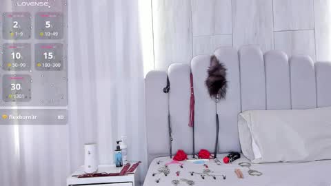 MILEY  online show from 11-06-25, 02:29