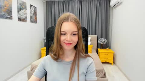 Snapshot of mileygloss chatting on 02-18-25, 07:43 mileygloss online show from 02-18-25, 07:43