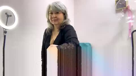 Snapshot of milf_charlotty chatting on 02-13-25, 02:01 Charlotte online show from 02-13-25, 02:01
