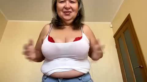 Snapshot of milf_charlotty chatting on 10-19-25, 03:40 Charlotte online show from 10-19-25, 03:40